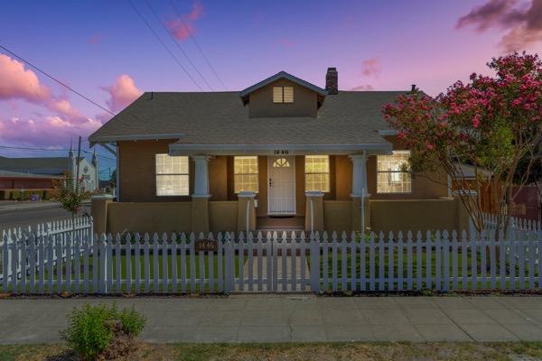 Detail Gallery Image 1 of 31 For 1446 N Edison St, Stockton,  CA 95203 - 3 Beds | 2 Baths