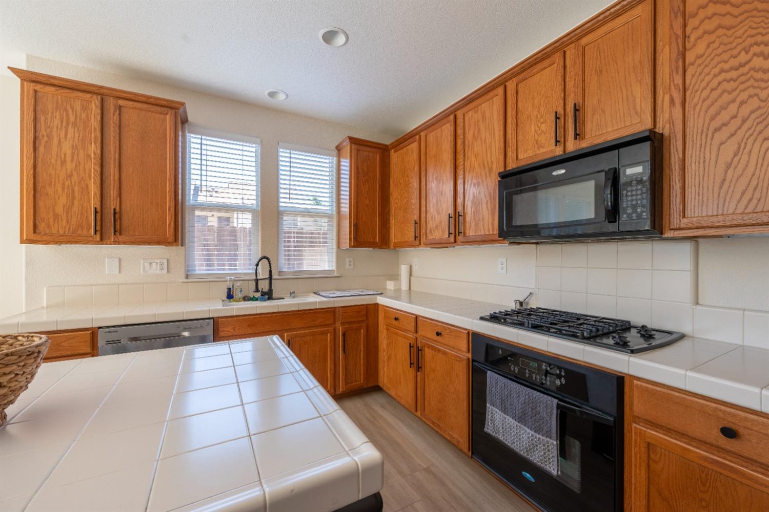 Detail Gallery Image 10 of 79 For 3421 Soda Way, Sacramento,  CA 95834 - 3 Beds | 2/1 Baths