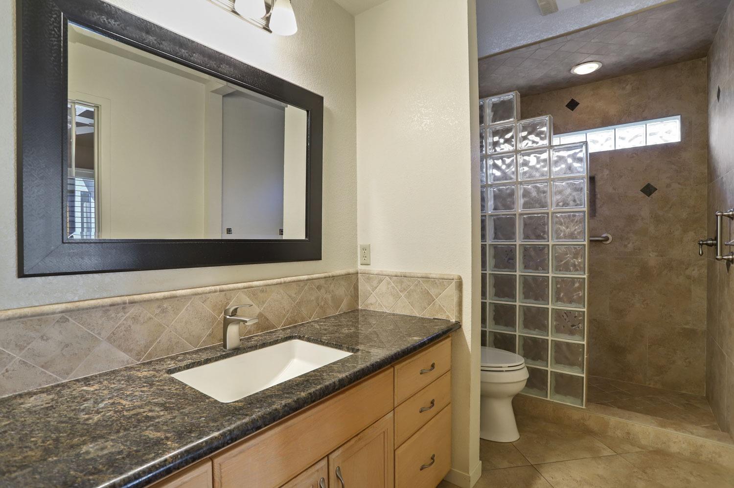 Detail Gallery Image 32 of 49 For 2435 Macarthur Pkwy, Lodi,  CA 95242 - 2 Beds | 2 Baths