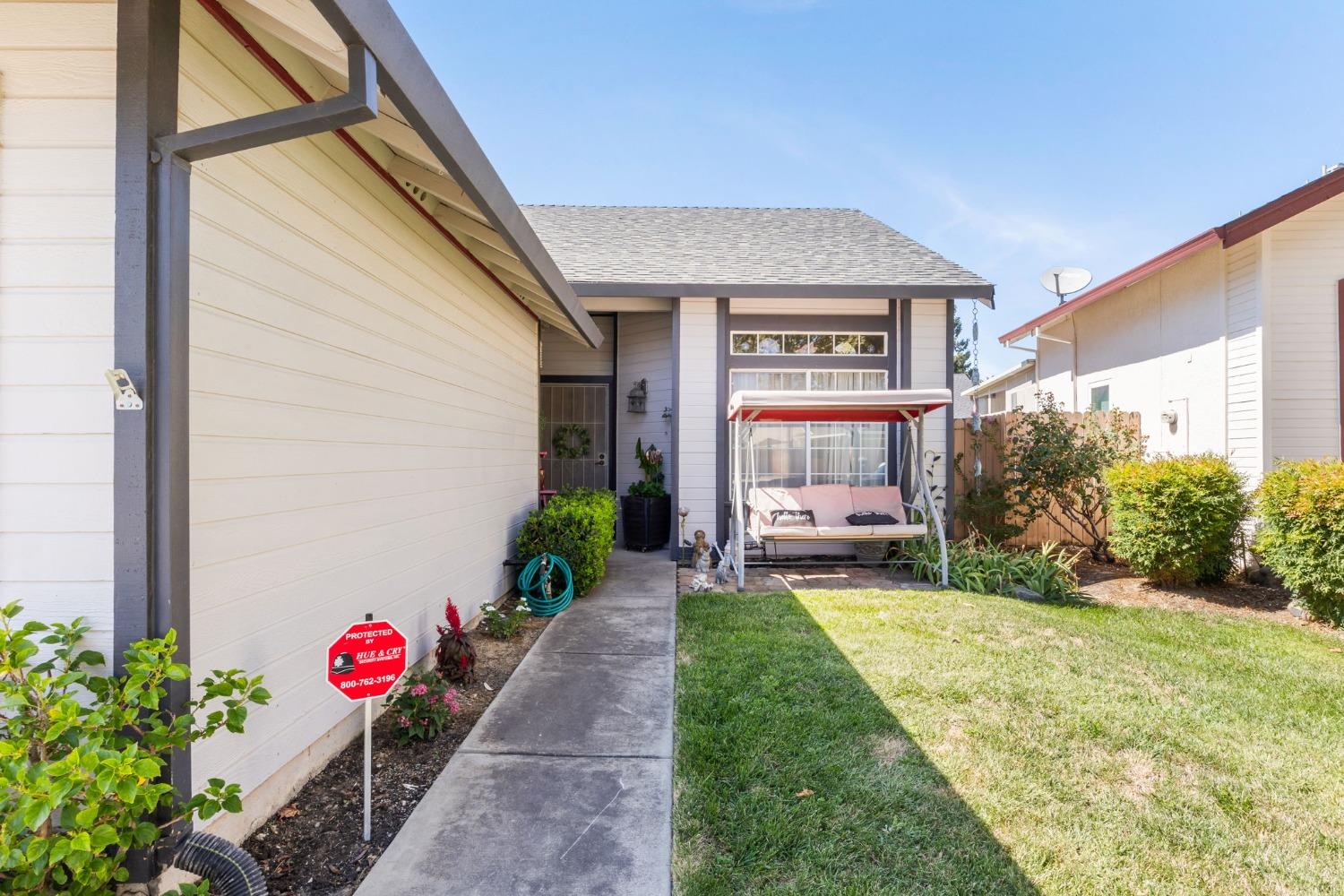 Detail Gallery Image 5 of 36 For 8429 Ne Misty Oak Way, Antelope,  CA 95843 - 3 Beds | 2 Baths