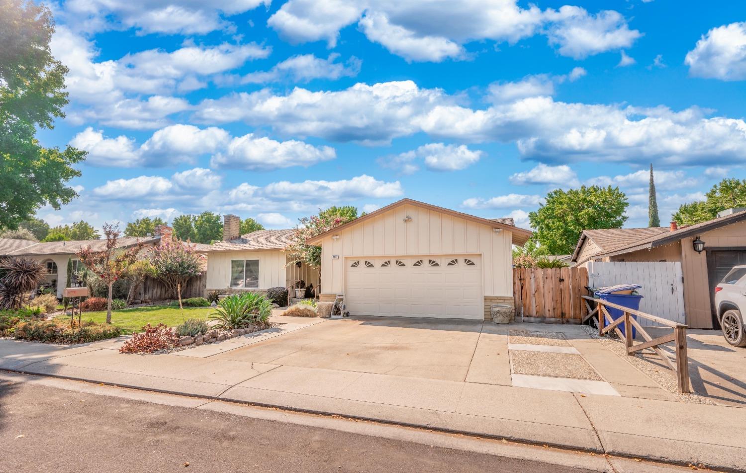 Detail Gallery Image 4 of 36 For 2308 Mcritchie Way, Modesto,  CA 95355 - 3 Beds | 2 Baths