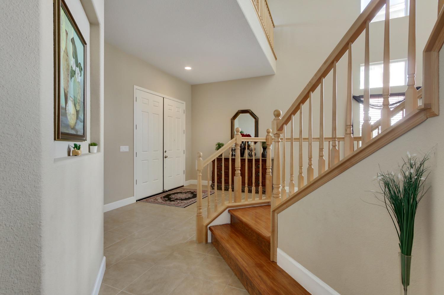 Detail Gallery Image 3 of 43 For 2625 Malibu Ct, West Sacramento,  CA 95691 - 5 Beds | 4 Baths