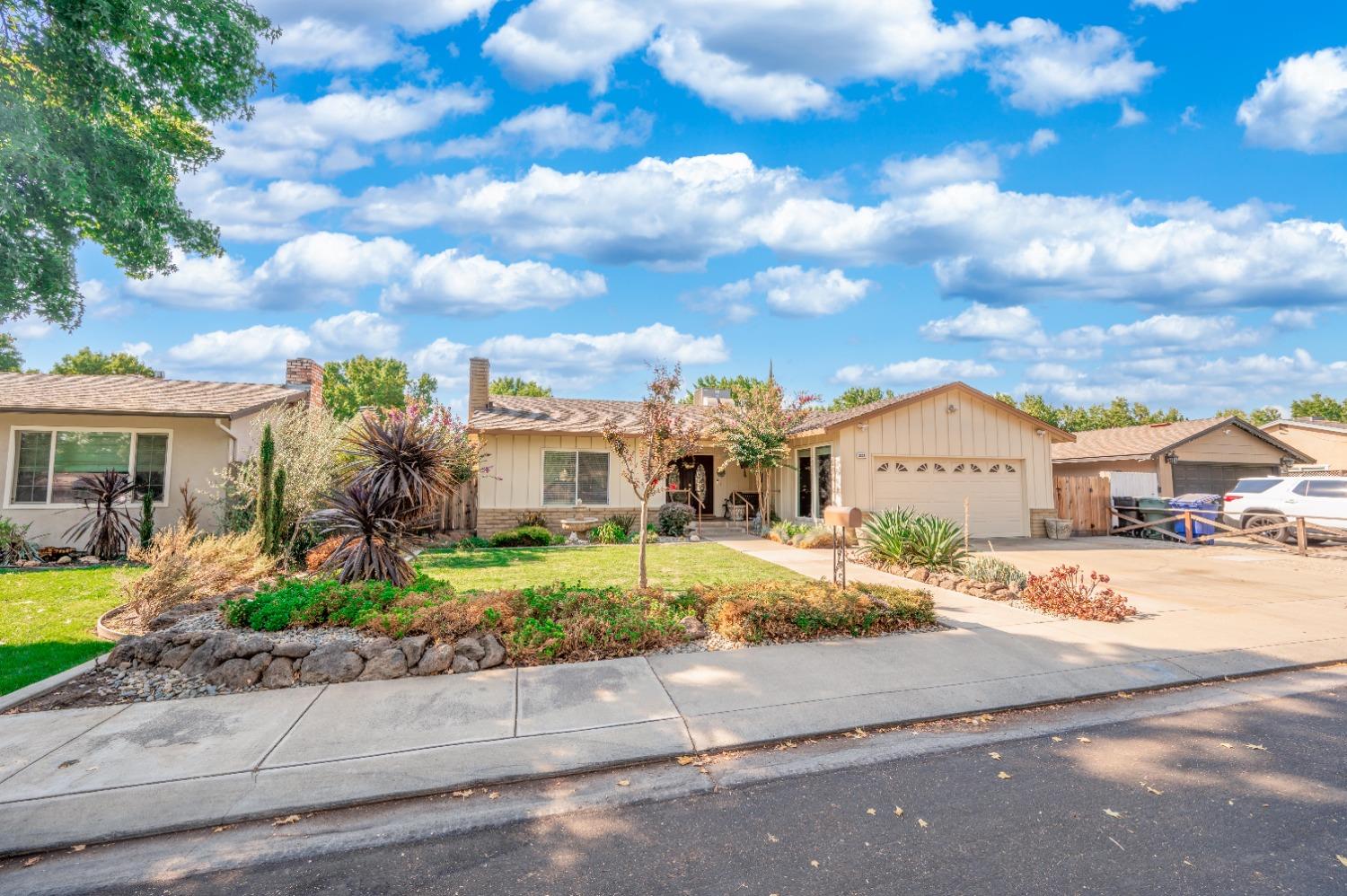 Detail Gallery Image 2 of 36 For 2308 Mcritchie Way, Modesto,  CA 95355 - 3 Beds | 2 Baths