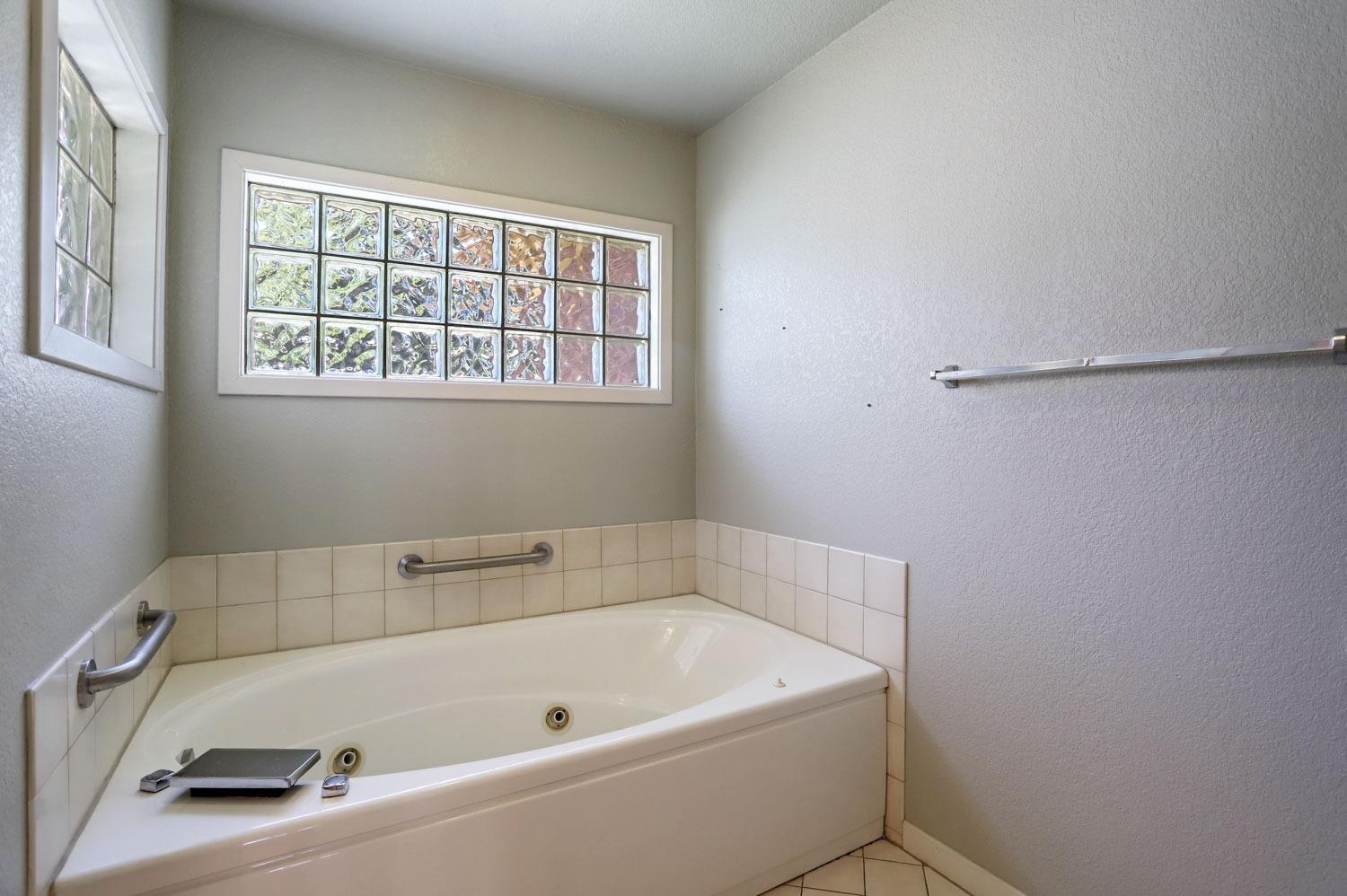 Detail Gallery Image 24 of 49 For 2435 Macarthur Pkwy, Lodi,  CA 95242 - 2 Beds | 2 Baths