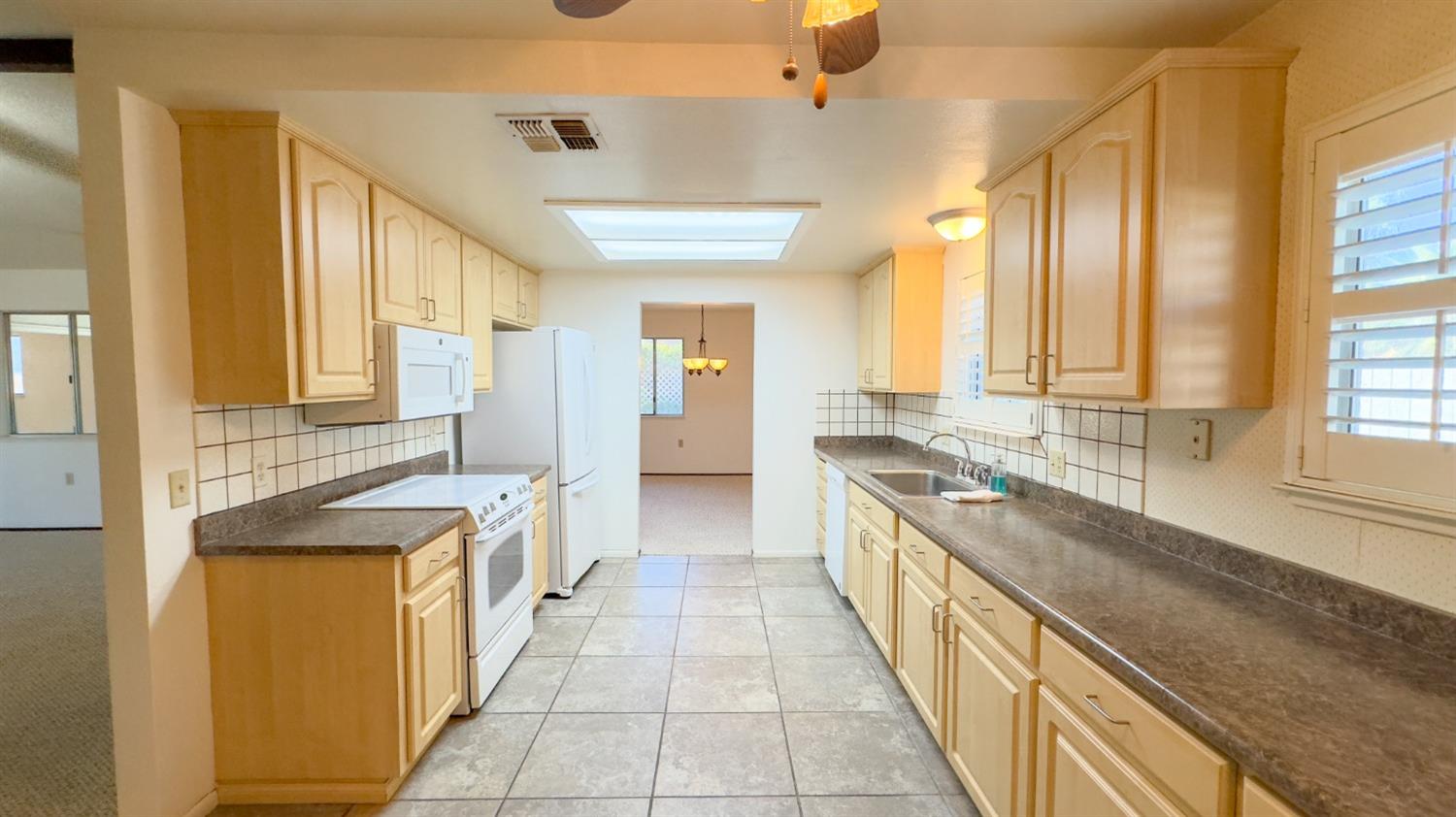 Detail Gallery Image 11 of 70 For 1359 Chukar St, Los Banos,  CA 93635 - 2 Beds | 2 Baths