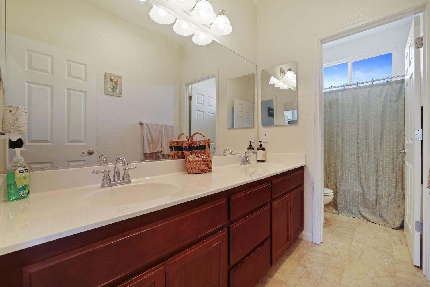 Detail Gallery Image 29 of 41 For 1711 Silver Ridge Way, Oakdale,  CA 95361 - 4 Beds | 2/1 Baths