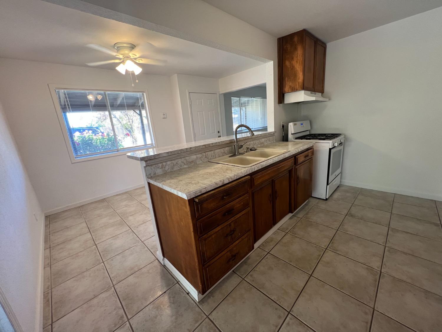 Detail Gallery Image 6 of 22 For 2960 Rocky Ln, Riverbank,  CA 95367 - 4 Beds | 2 Baths