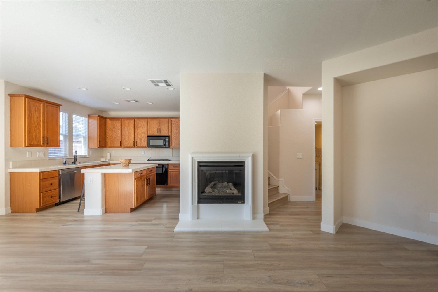 Detail Gallery Image 16 of 79 For 3421 Soda Way, Sacramento,  CA 95834 - 3 Beds | 2/1 Baths