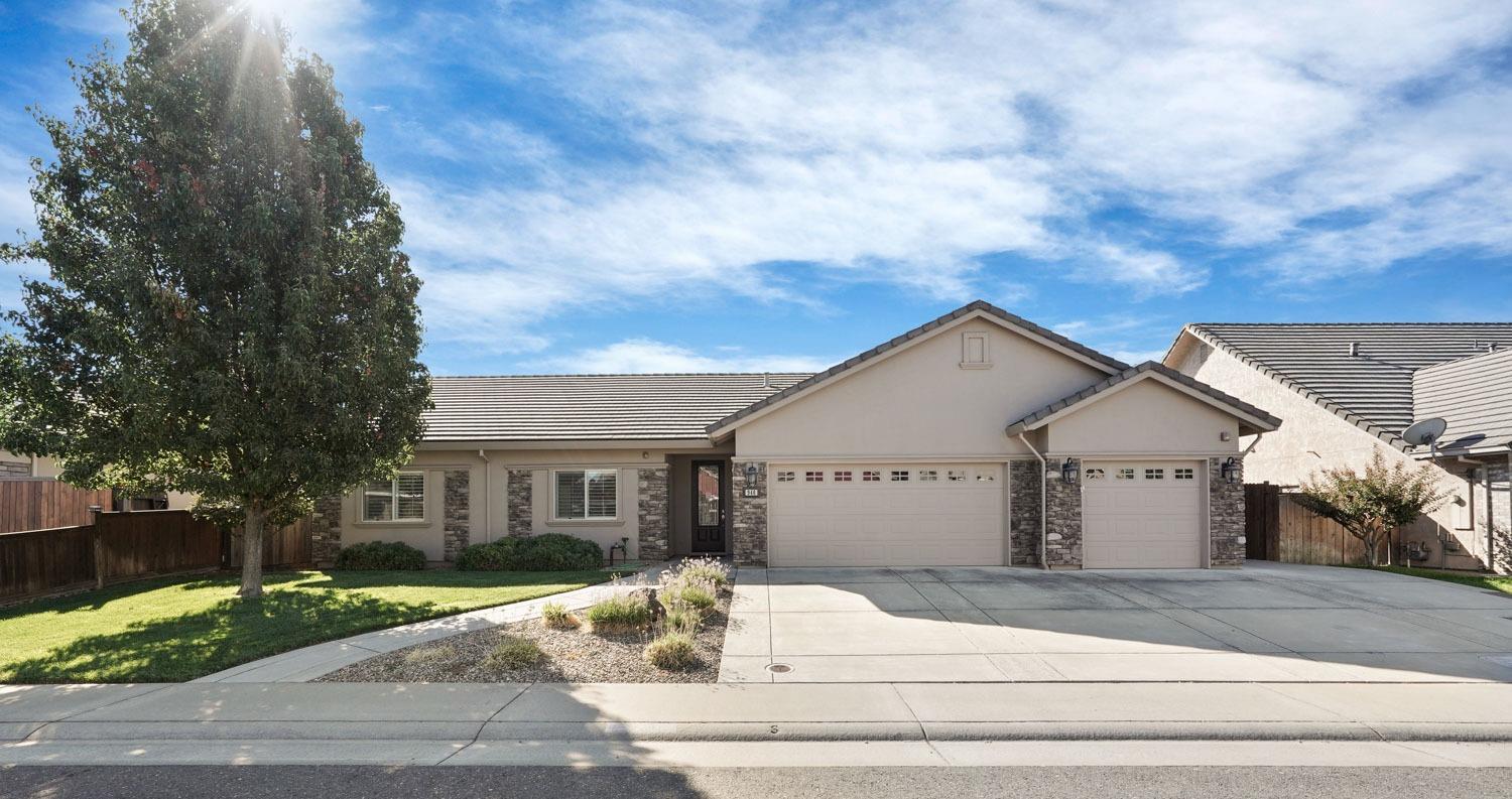 Detail Gallery Image 1 of 1 For 946 Stampede Trl, Galt,  CA 95632 - 4 Beds | 2/1 Baths