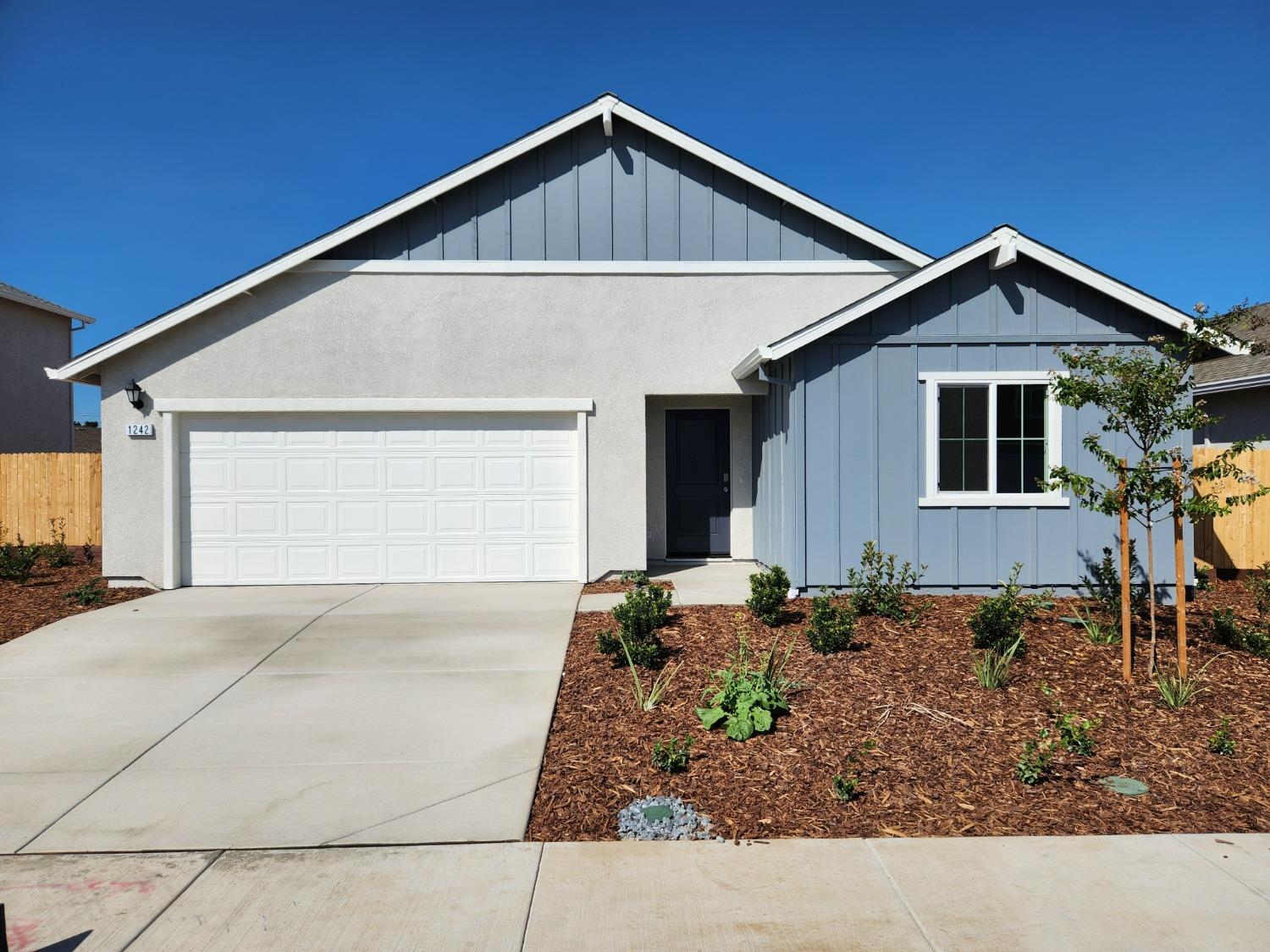 Detail Gallery Image 1 of 1 For 1242 Raspberry Way, Yuba City,  CA 95991 - 3 Beds | 2 Baths