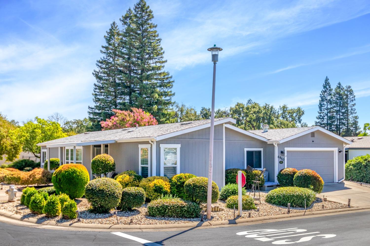 Detail Gallery Image 1 of 1 For 6940 New Creek Ln, Citrus Heights,  CA 95621 - 2 Beds | 2 Baths