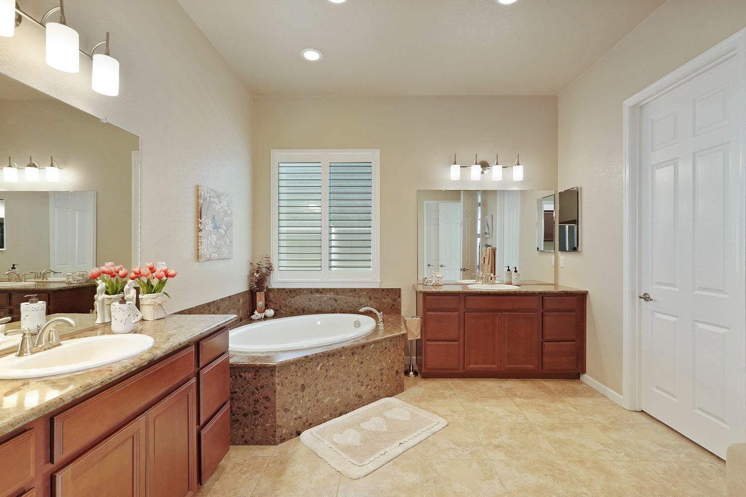 Detail Gallery Image 31 of 67 For 1570 Chestnut Hill Dr, Manteca,  CA 95336 - 3 Beds | 2 Baths