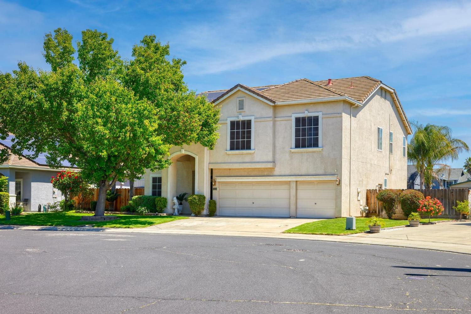 Detail Gallery Image 2 of 50 For 1164 Silver Brook Pl, Manteca,  CA 95337 - 4 Beds | 3 Baths