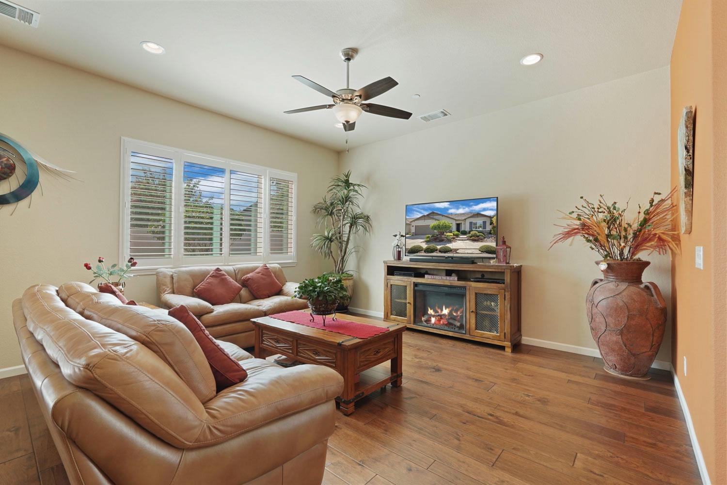 Detail Gallery Image 23 of 67 For 1570 Chestnut Hill Dr, Manteca,  CA 95336 - 3 Beds | 2 Baths