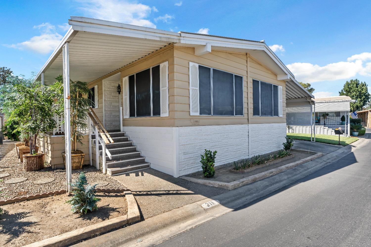 Detail Gallery Image 1 of 1 For 211 San Juan Dr, Lodi,  CA 95242 - 2 Beds | 2 Baths