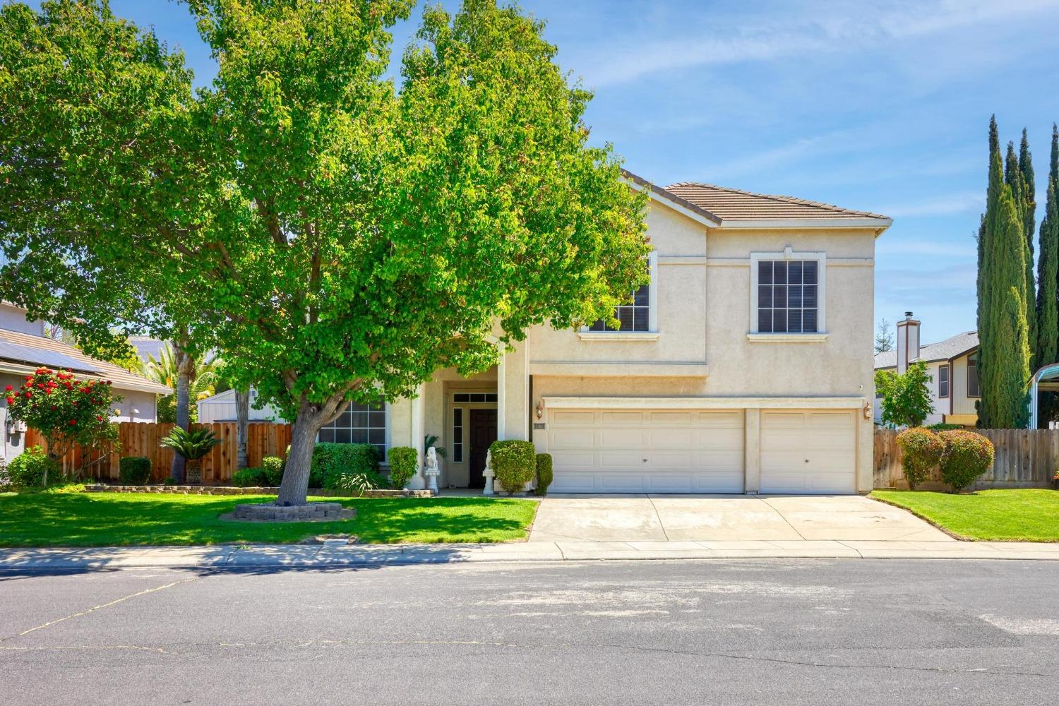 Detail Gallery Image 1 of 50 For 1164 Silver Brook Pl, Manteca,  CA 95337 - 4 Beds | 3 Baths