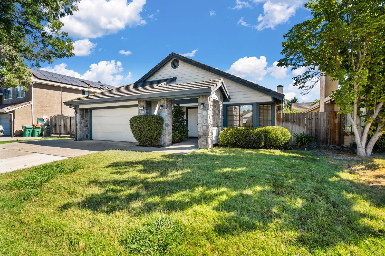 Detail Gallery Image 7 of 43 For 5725 Caribbean Cir, Stockton,  CA 95210 - 3 Beds | 2 Baths