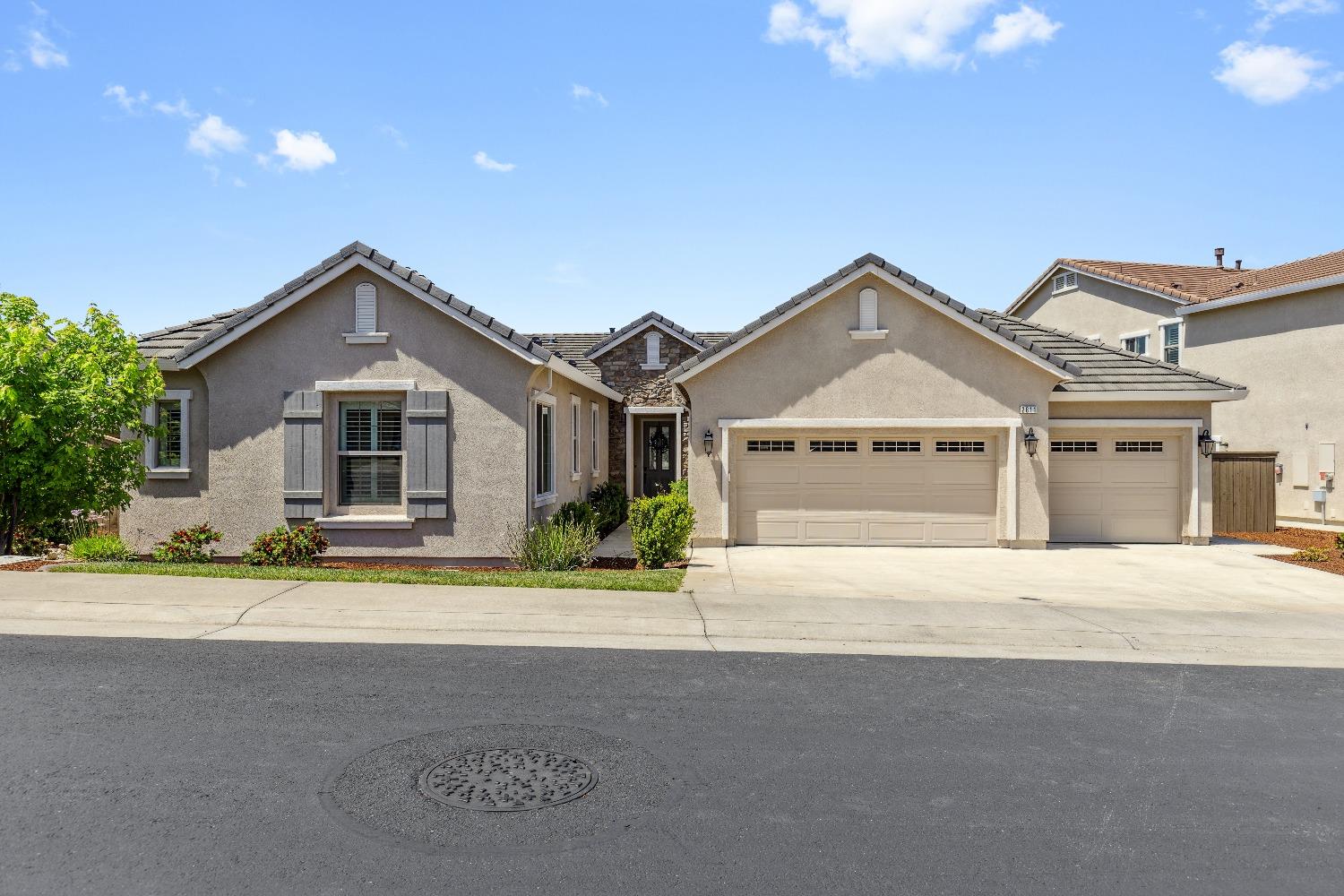 Detail Gallery Image 1 of 1 For 2811 Whispering Creek Loop, Rocklin,  CA 95765 - 4 Beds | 4 Baths