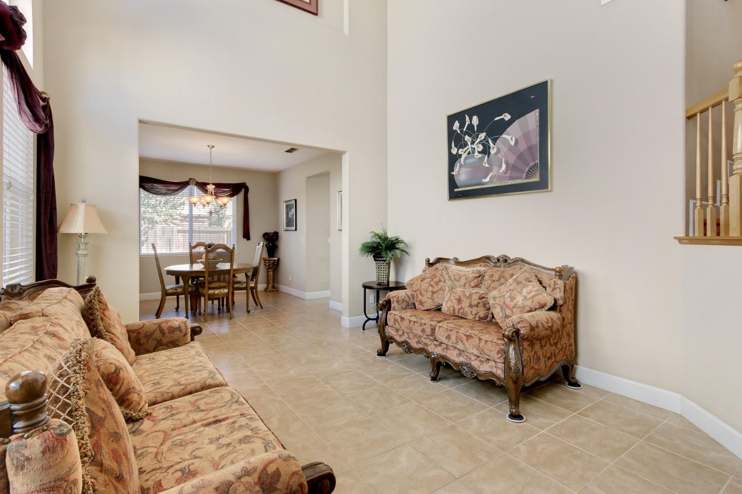 Detail Gallery Image 6 of 43 For 2625 Malibu Ct, West Sacramento,  CA 95691 - 5 Beds | 4 Baths