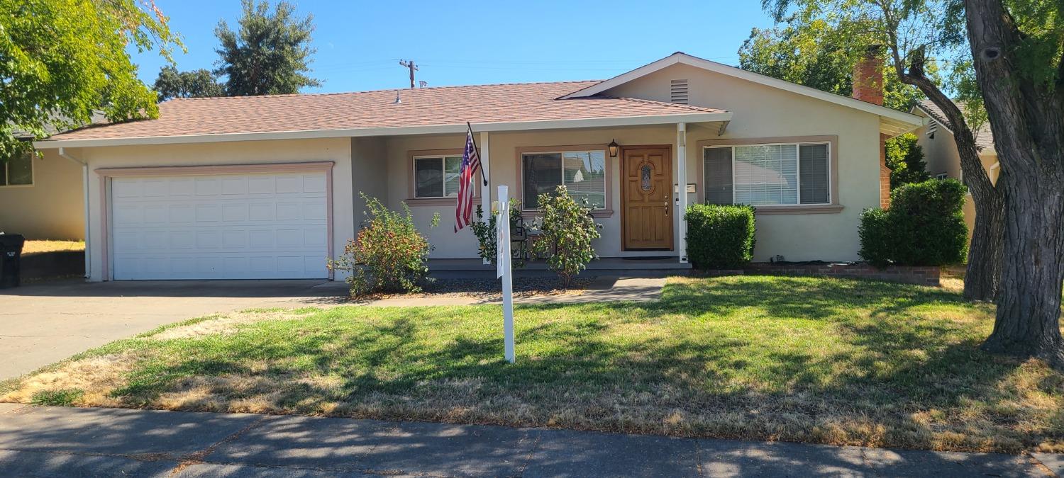 Detail Gallery Image 1 of 1 For 5204 Cherokee Way, Sacramento,  CA 95841 - 3 Beds | 2 Baths