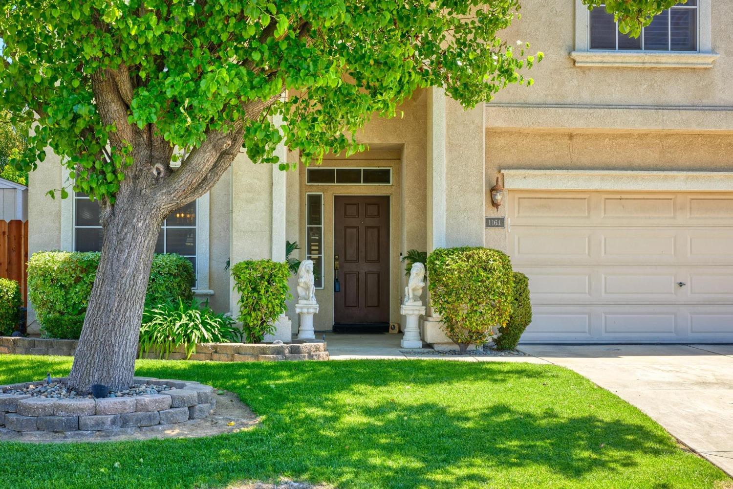 Detail Gallery Image 4 of 50 For 1164 Silver Brook Pl, Manteca,  CA 95337 - 4 Beds | 3 Baths