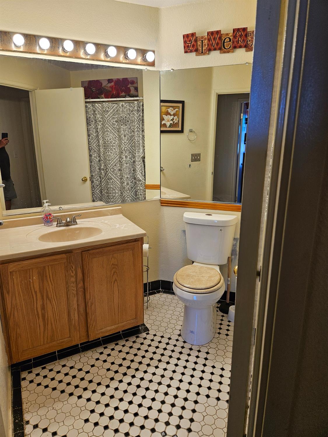 Detail Gallery Image 8 of 15 For 2334 Amaretto St, Stockton,  CA 95210 - 3 Beds | 2/1 Baths