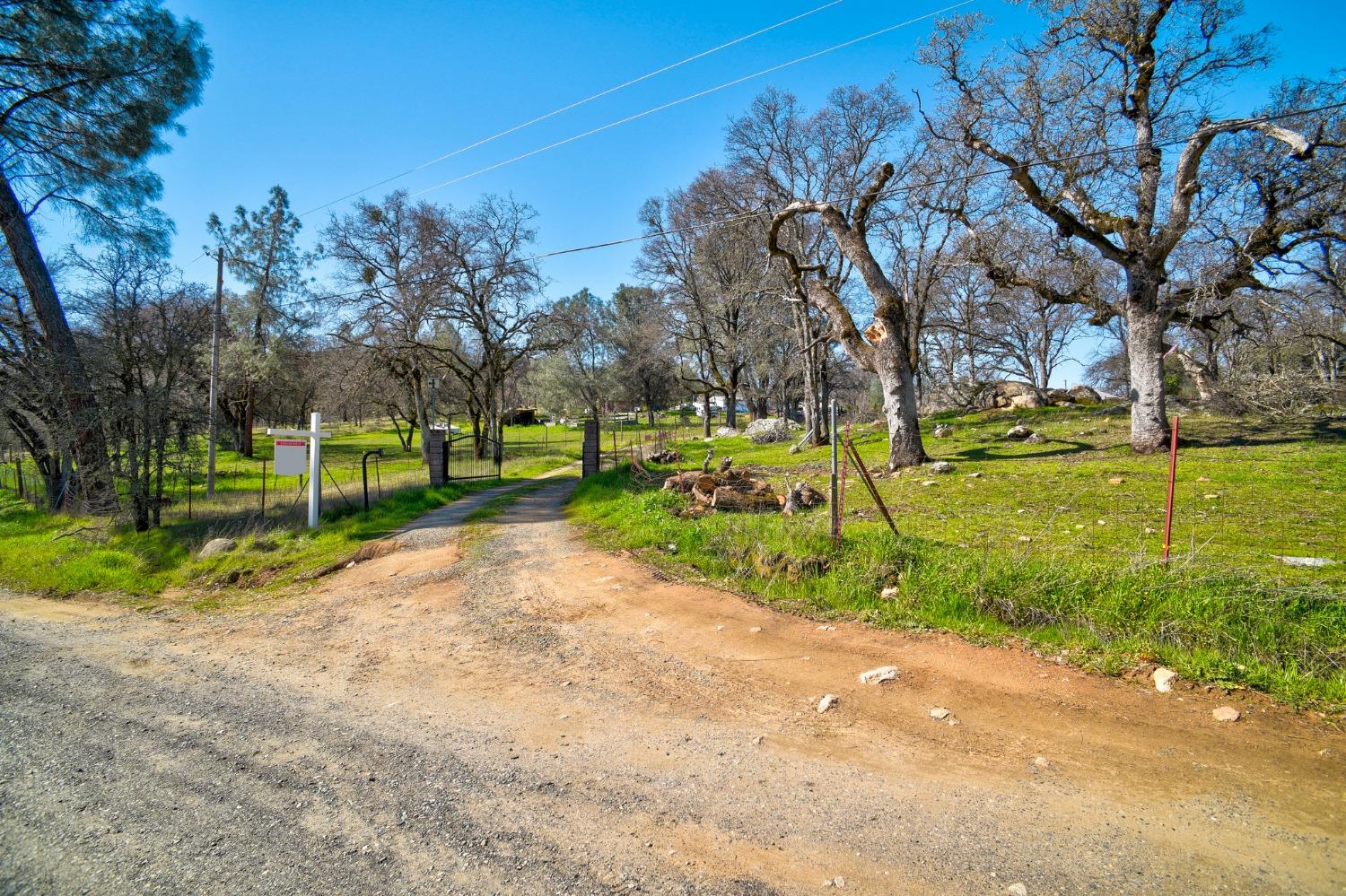 Detail Gallery Image 3 of 59 For 300 Stoney Oaks Blvd, Oroville,  CA 95966 - 3 Beds | 2 Baths