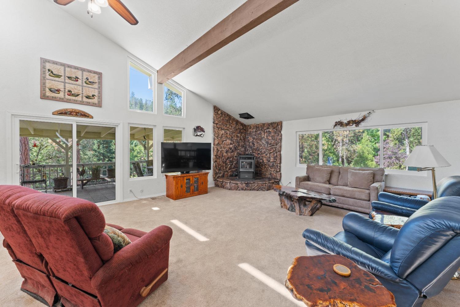 Detail Gallery Image 5 of 63 For 16879 Kiwi Rd, Grass Valley,  CA 95949 - 3 Beds | 2 Baths