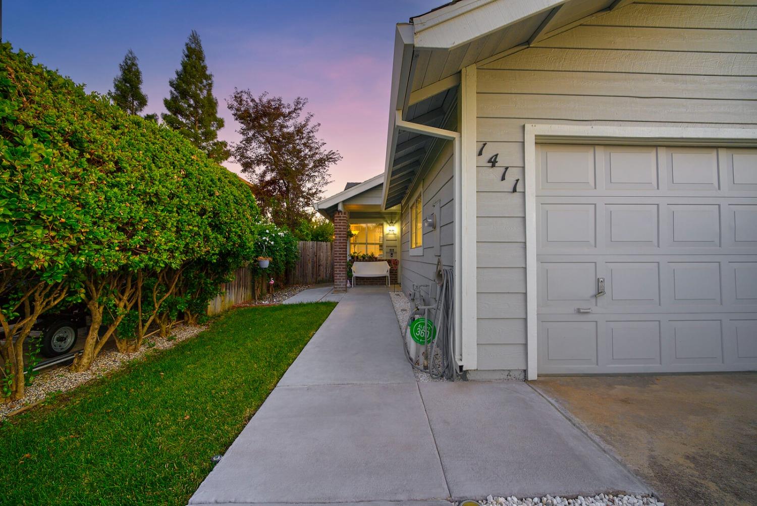 Detail Gallery Image 1 of 1 For 1411 Switchman Dr, Roseville,  CA 95678 - 2 Beds | 2 Baths