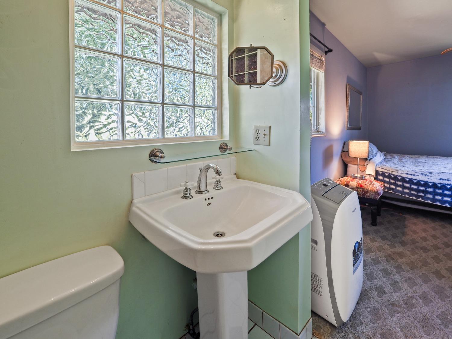 Detail Gallery Image 16 of 41 For 1816 Eastern Ave, Sacramento,  CA 95864 - 3 Beds | 2 Baths