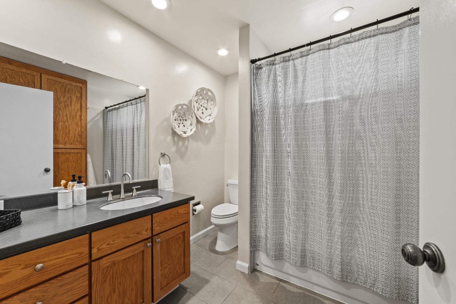 Detail Gallery Image 26 of 63 For 8290 E Granite Dr, Granite Bay,  CA 95746 - 3 Beds | 2/1 Baths