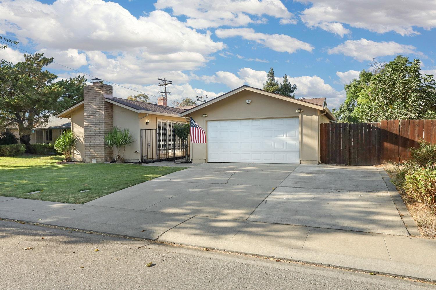 Detail Gallery Image 4 of 56 For 1339 W Beverly Pl, Tracy,  CA 95376 - 4 Beds | 2 Baths