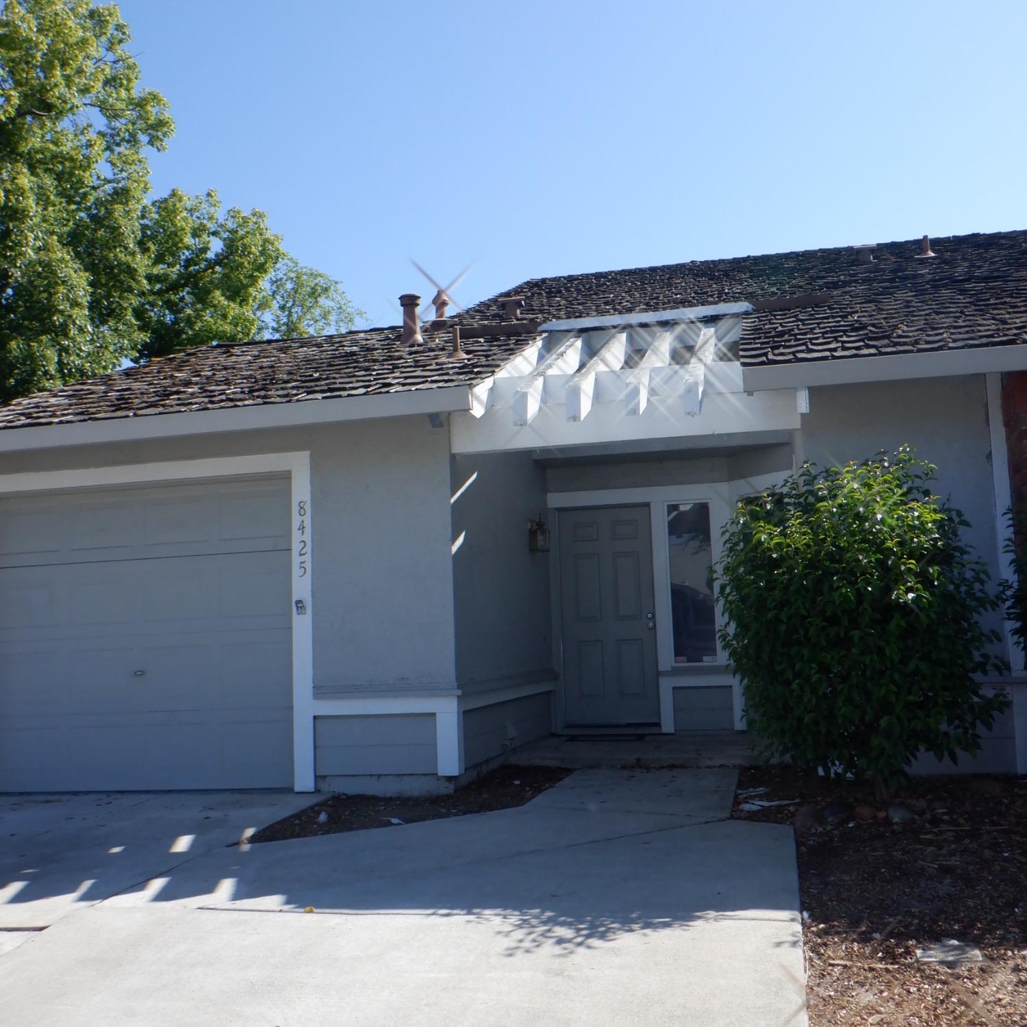 Detail Gallery Image 1 of 20 For 8425 Vintage Park Dr., Sacramento,  CA 95828 - 3 Beds | 2 Baths