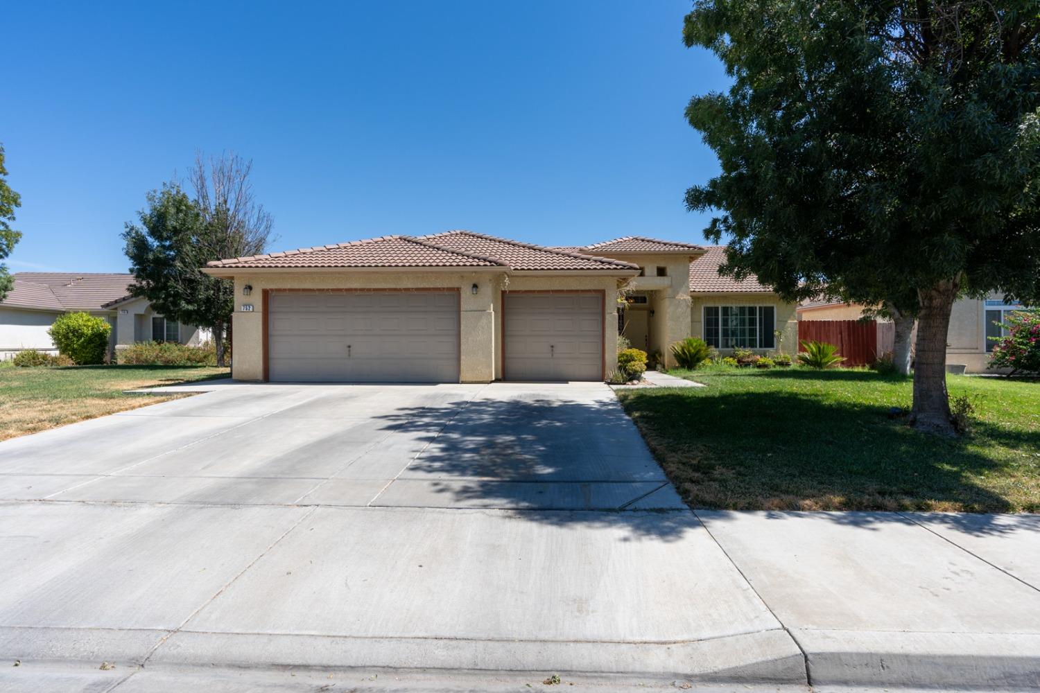 Detail Gallery Image 1 of 1 For 752 Petit Sirah Ct, Los Banos,  CA 93635 - 4 Beds | 2 Baths