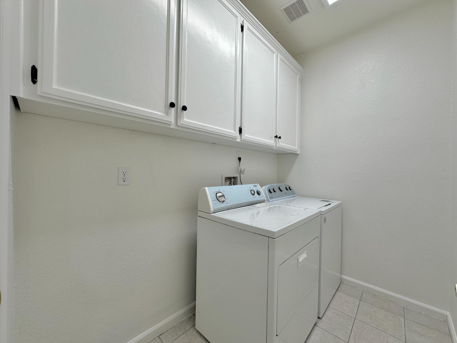 Detail Gallery Image 14 of 26 For 3463 Koso St, Davis,  CA 95618 - 4 Beds | 2/1 Baths