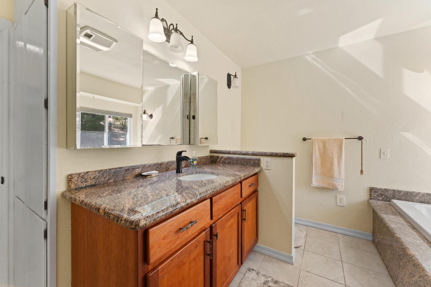 Detail Gallery Image 16 of 63 For 16879 Kiwi Rd, Grass Valley,  CA 95949 - 3 Beds | 2 Baths