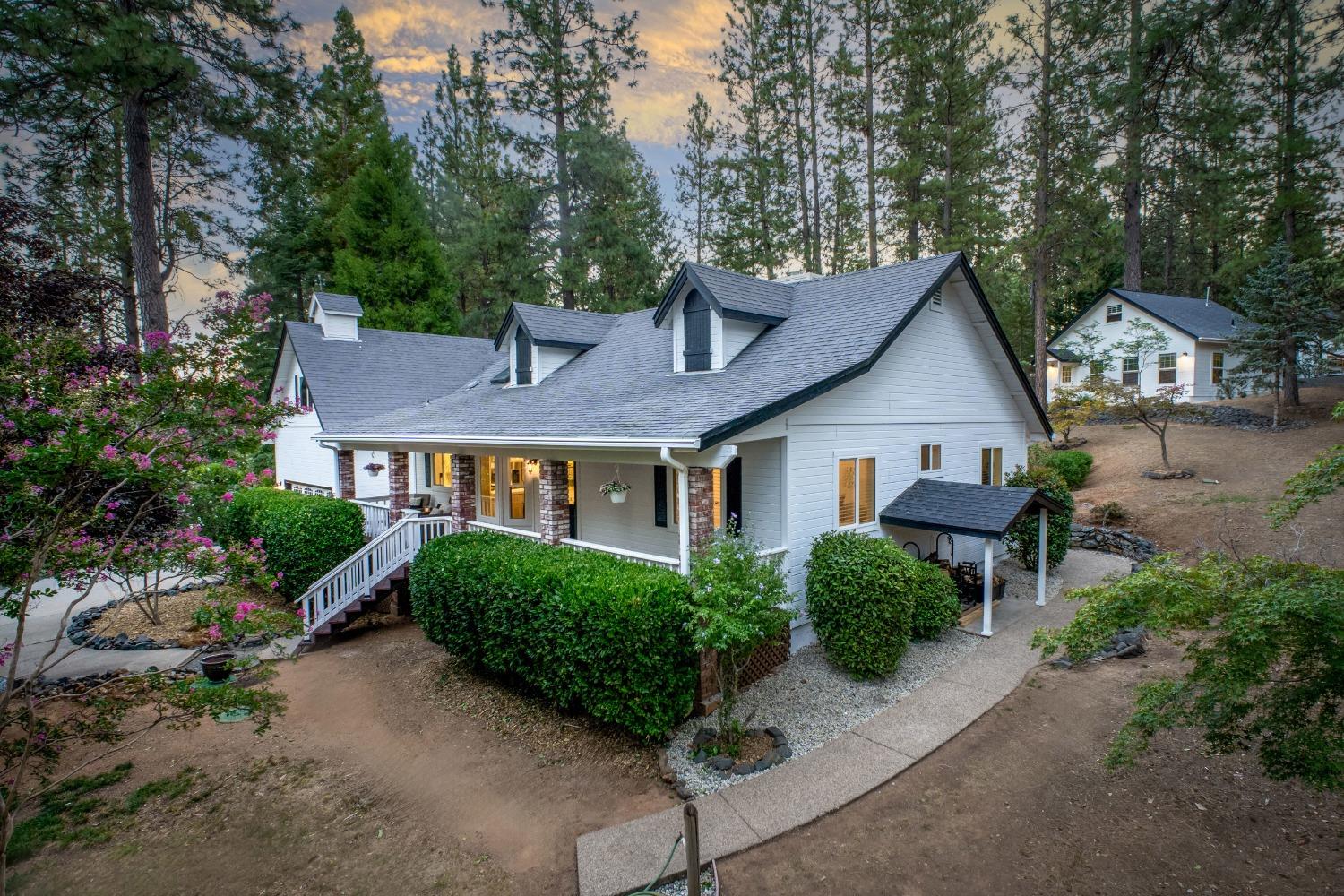 Detail Gallery Image 1 of 1 For 10937 Meyer Way, Grass Valley,  CA 95949 - 3 Beds | 2/1 Baths