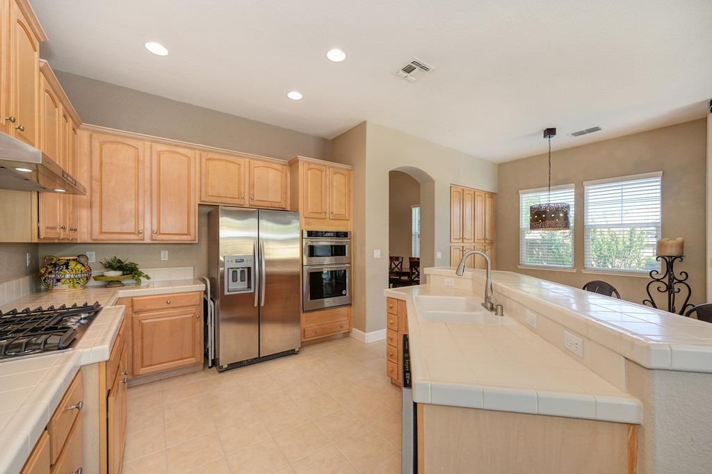 Detail Gallery Image 20 of 49 For 2209 Stockman Cir, Folsom,  CA 95630 - 4 Beds | 2 Baths