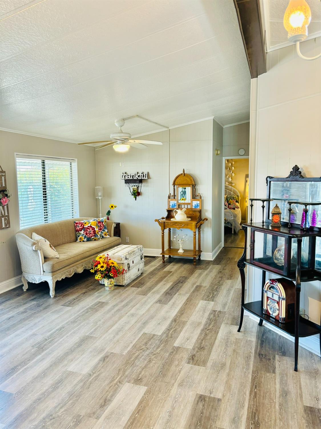 Detail Gallery Image 14 of 35 For 105 Cantabrook St, Sacramento,  CA 95828 - 2 Beds | 2 Baths