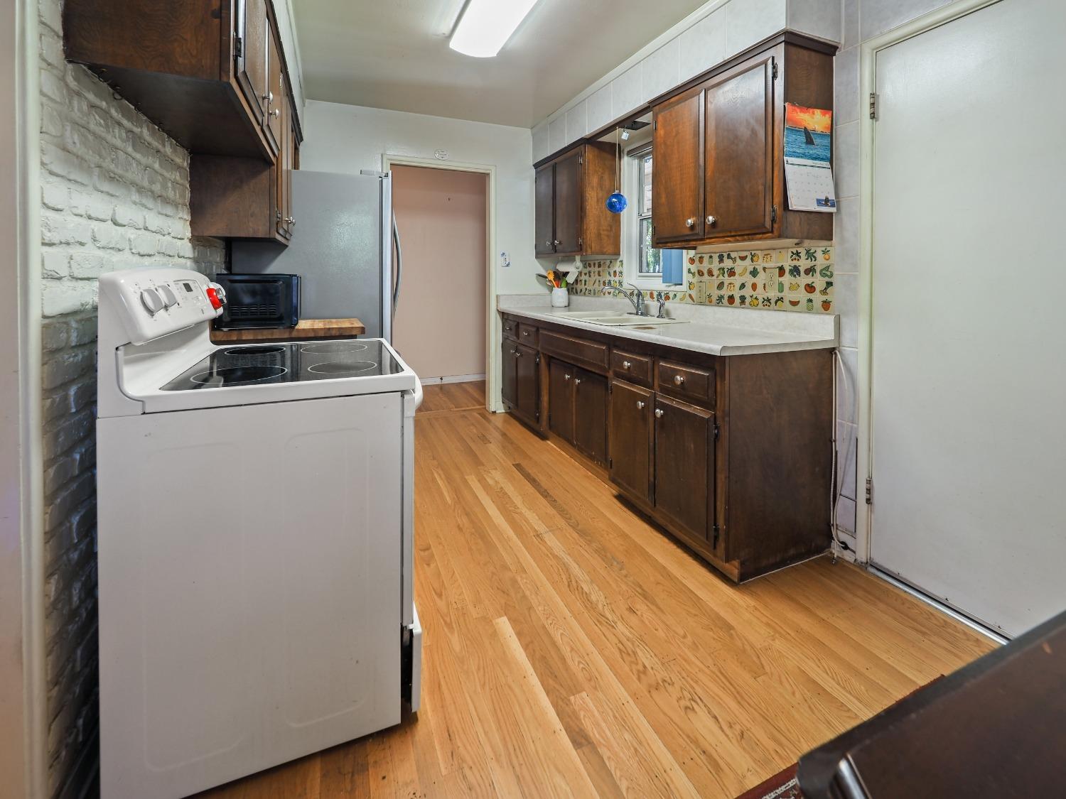 Detail Gallery Image 11 of 41 For 1816 Eastern Ave, Sacramento,  CA 95864 - 3 Beds | 2 Baths