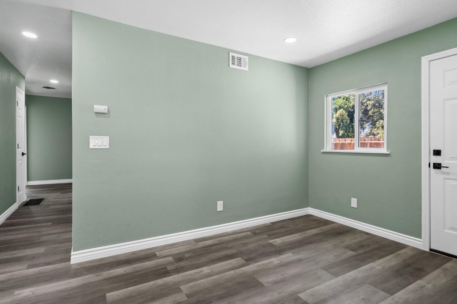 Detail Gallery Image 14 of 28 For 518 Cimarron Ave, Stockton,  CA 95210 - 3 Beds | 2 Baths