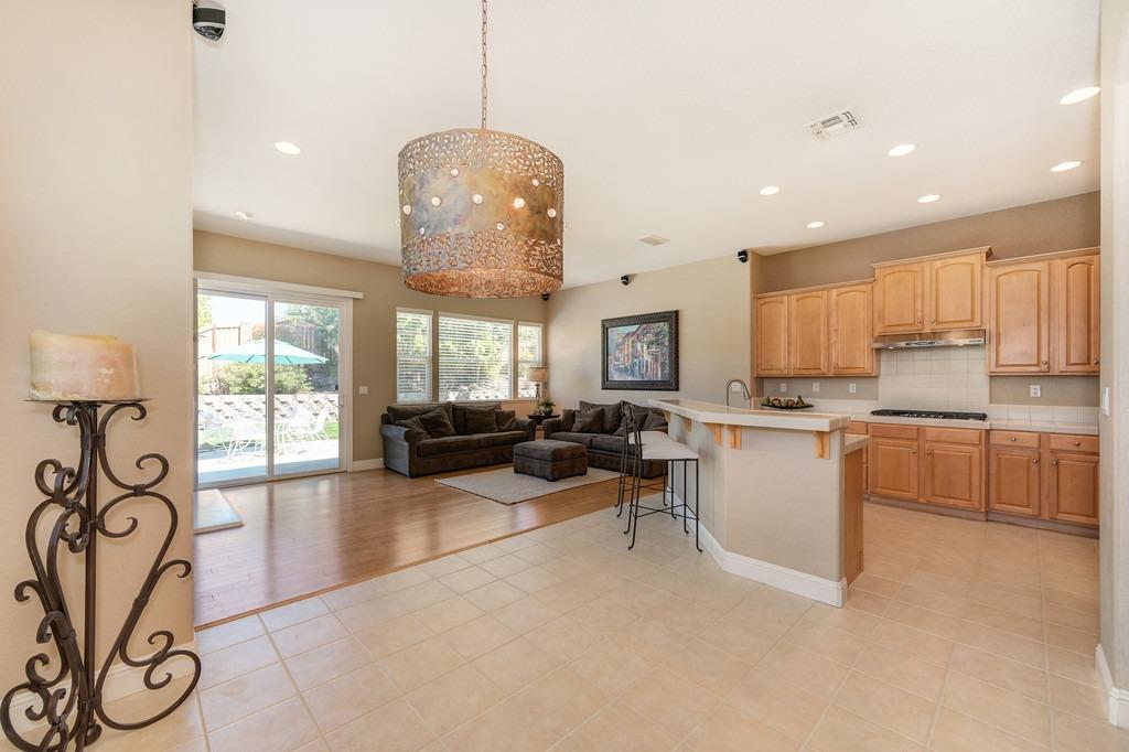 Detail Gallery Image 12 of 49 For 2209 Stockman Cir, Folsom,  CA 95630 - 4 Beds | 2 Baths