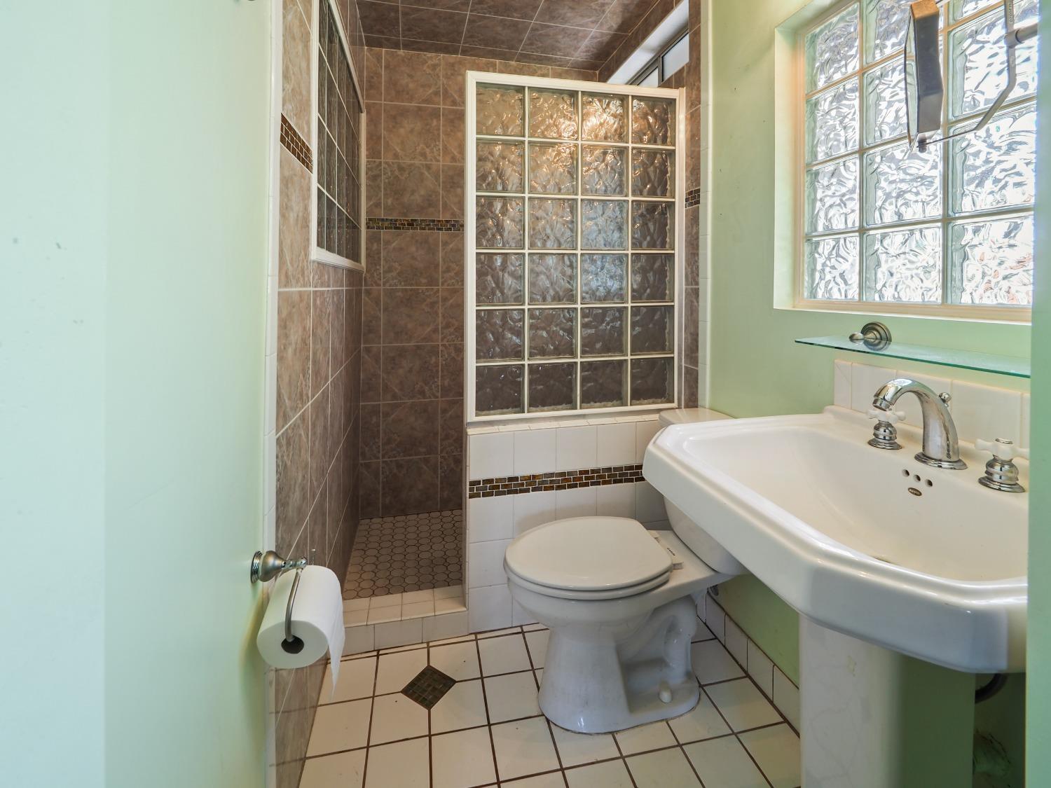 Detail Gallery Image 17 of 41 For 1816 Eastern Ave, Sacramento,  CA 95864 - 3 Beds | 2 Baths