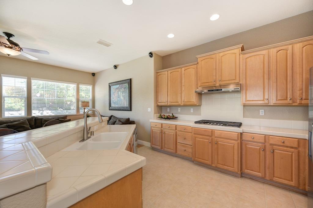 Detail Gallery Image 18 of 49 For 2209 Stockman Cir, Folsom,  CA 95630 - 4 Beds | 2 Baths