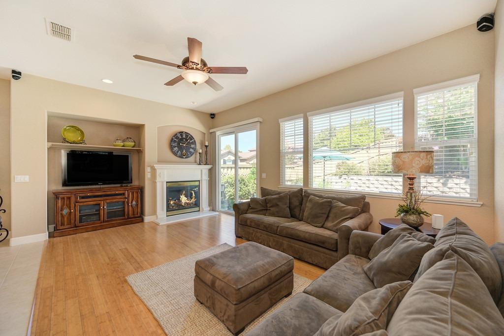 Detail Gallery Image 24 of 49 For 2209 Stockman Cir, Folsom,  CA 95630 - 4 Beds | 2 Baths