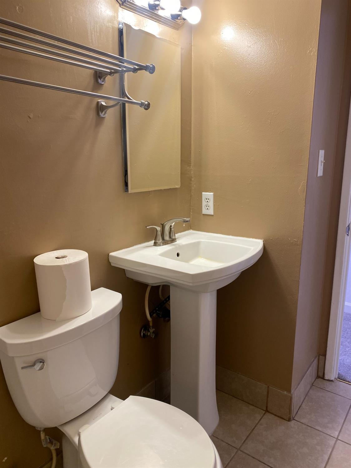 Detail Gallery Image 17 of 34 For 5290 Enrico Blvd, Sacramento,  CA 95820 - 3 Beds | 1 Baths