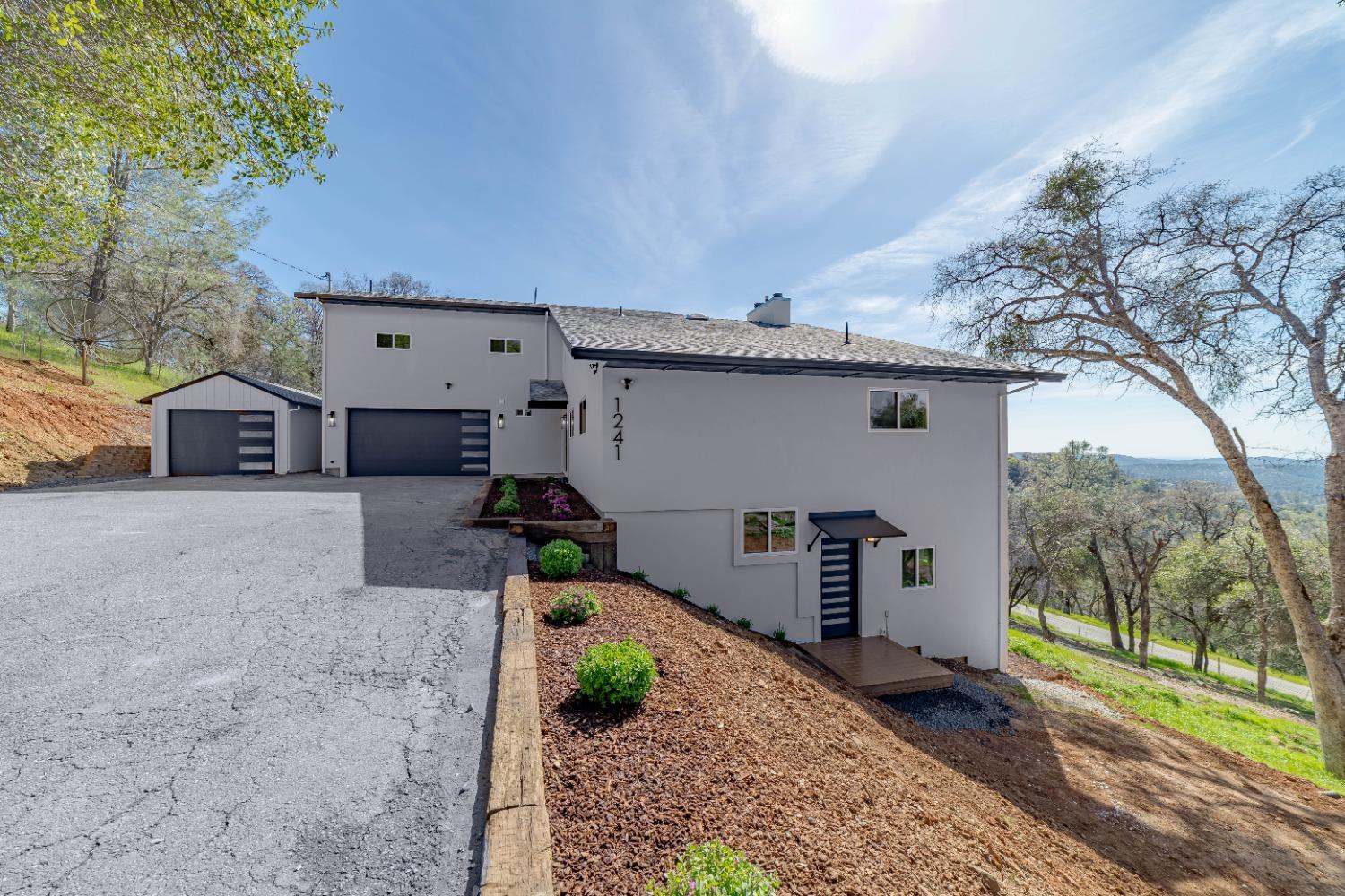 Detail Gallery Image 5 of 98 For 1241 Arrowbee Dr, Placerville,  CA 95667 - 6 Beds | 4 Baths