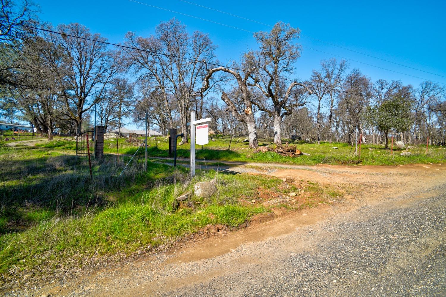 Detail Gallery Image 4 of 59 For 300 Stoney Oaks Blvd, Oroville,  CA 95966 - 3 Beds | 2 Baths