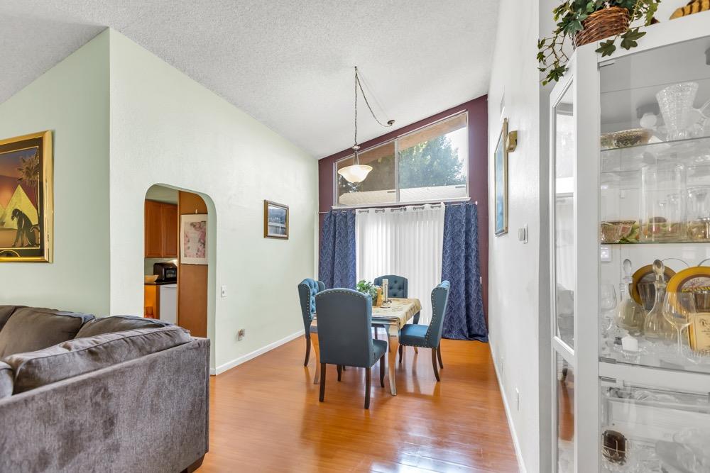 Detail Gallery Image 8 of 38 For 1670 Pebblewood Dr, Sacramento,  CA 95833 - 2 Beds | 2 Baths