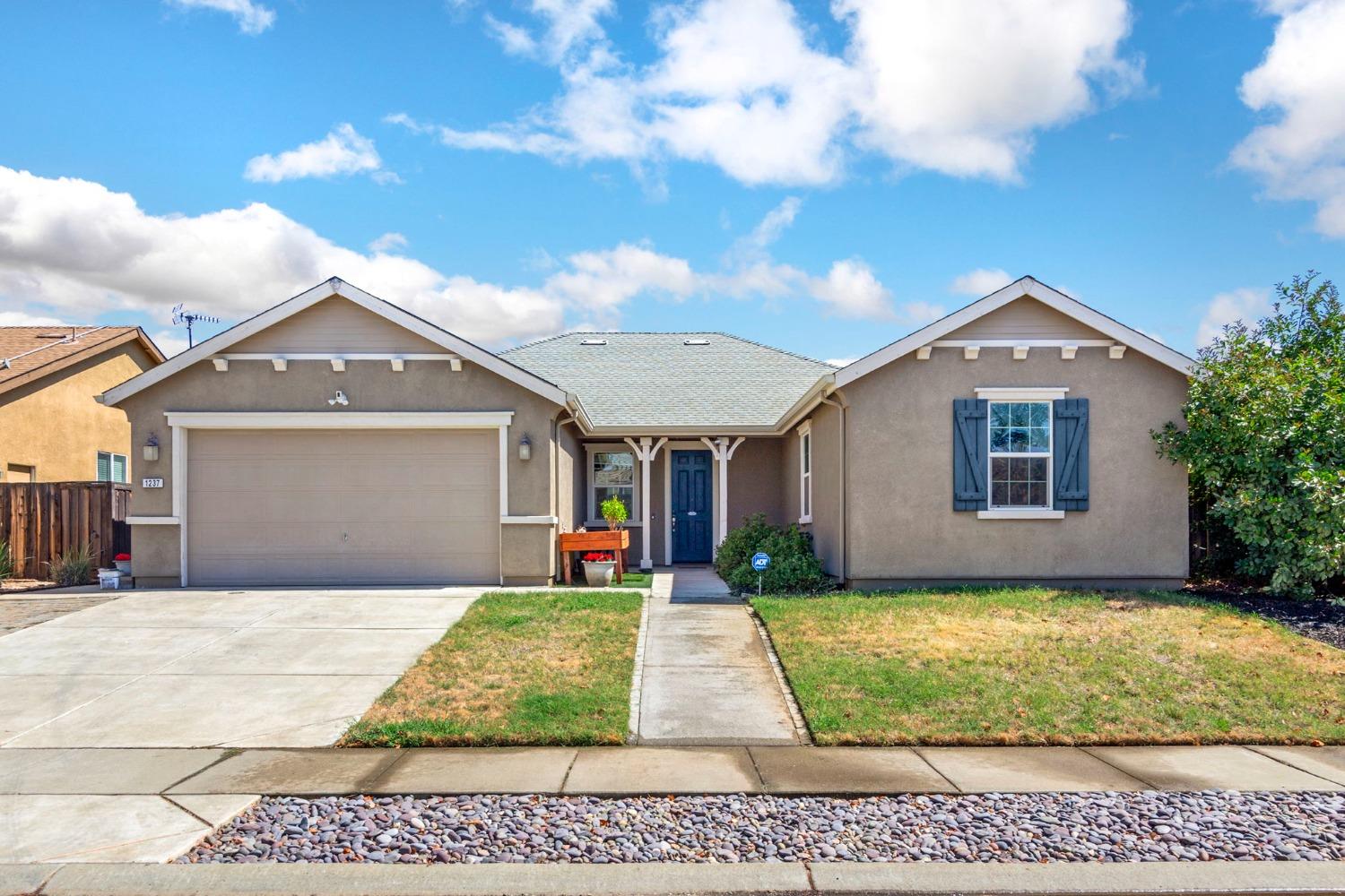 Detail Gallery Image 1 of 1 For 1237 White Pine Ln, Lincoln,  CA 95648 - 4 Beds | 2 Baths